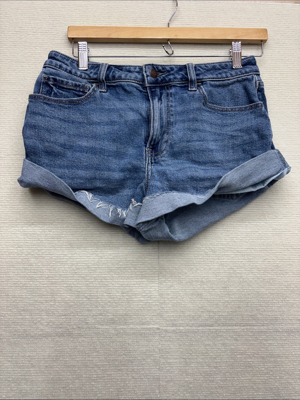 Hollister | 7 high rise mom Classic Blue Denim Rolled-Hem Women's Shorts
